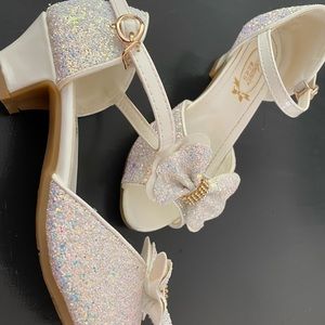 White dress shoes. Little girls size 13